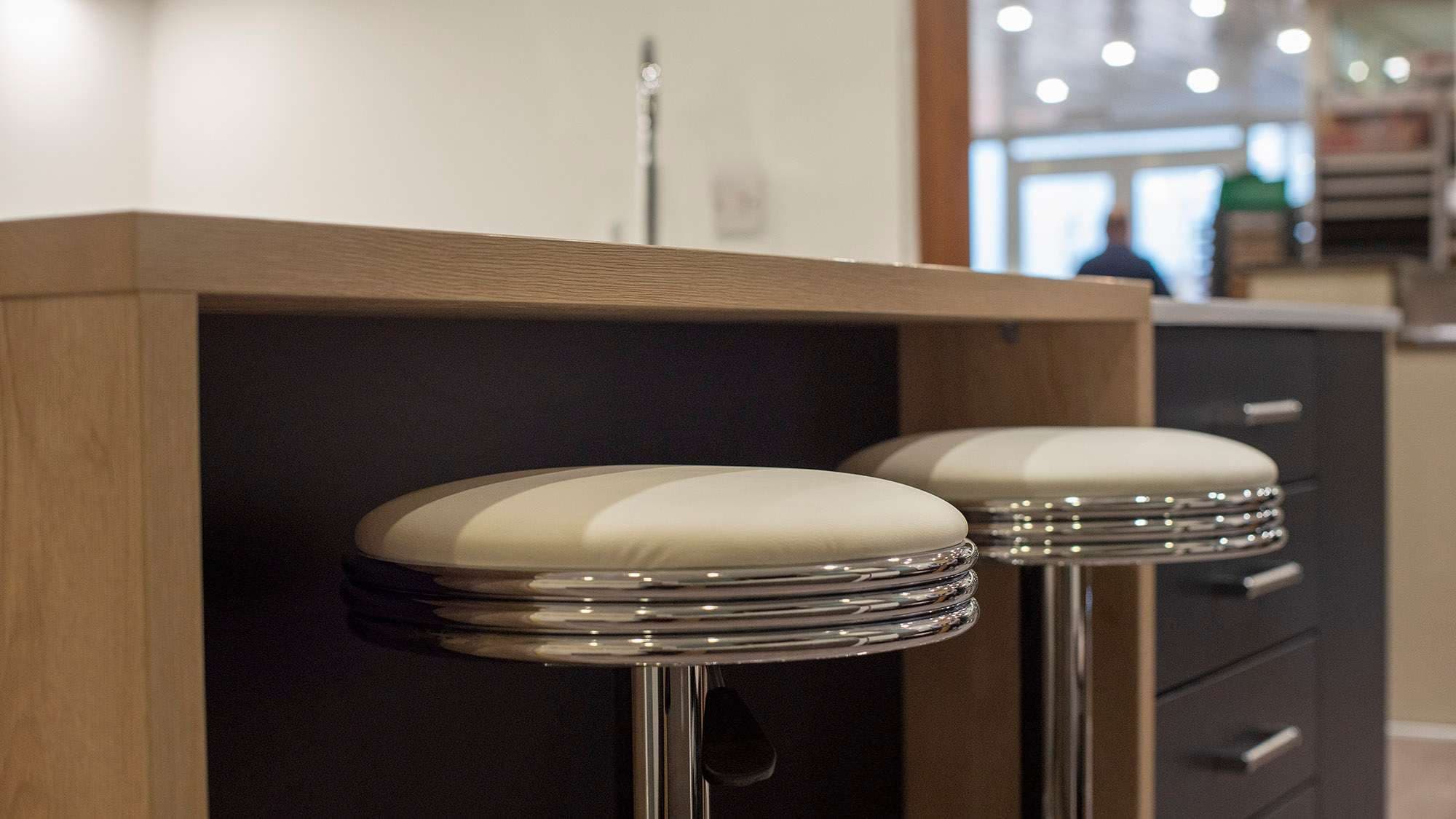 Chrome bar stools at an oak breakfast bar