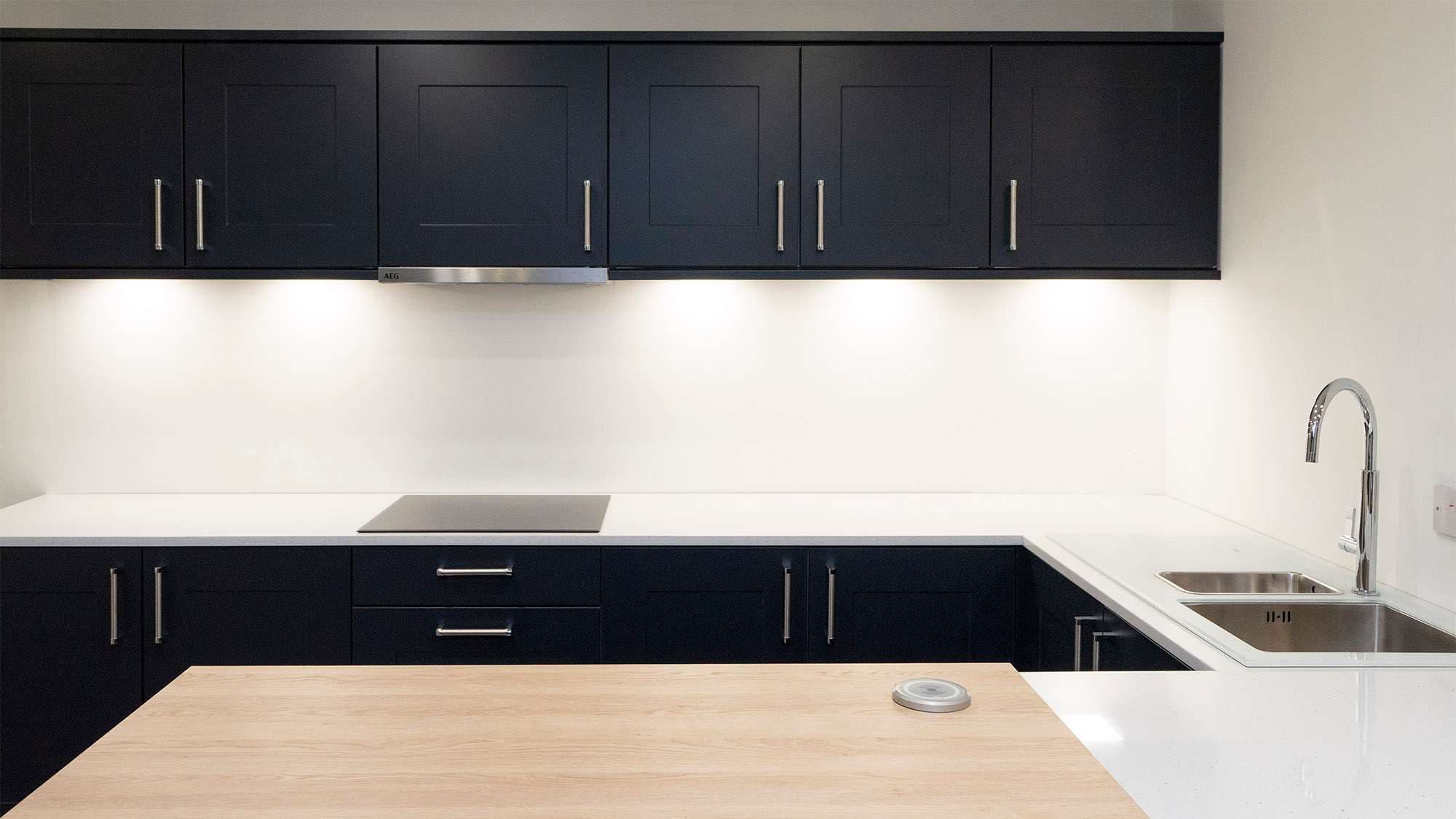 Cream shaker display kitchen with quartz island