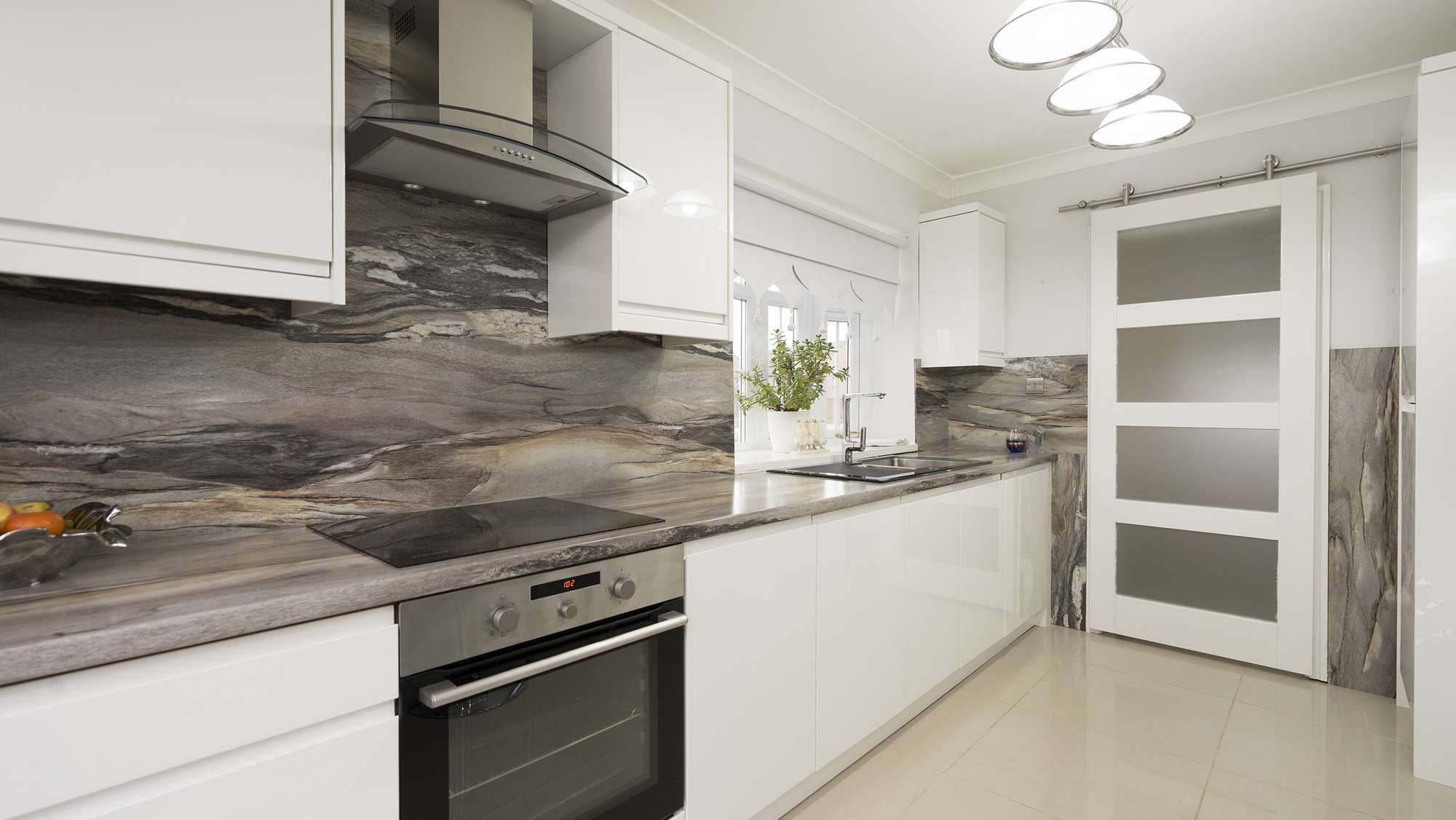 Close up view of the granite style veined backsplash.
