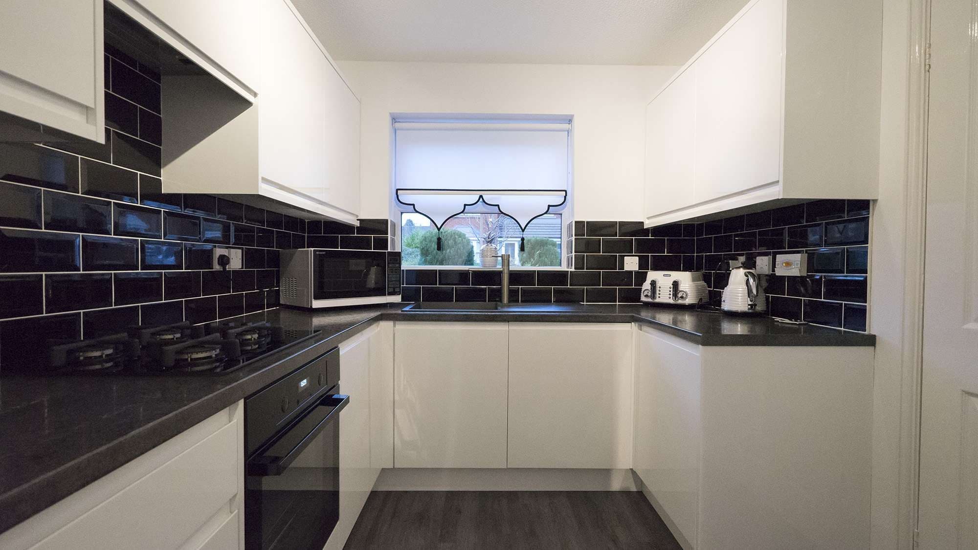 White Handle-less Kitchen, Liverpool - photo 1