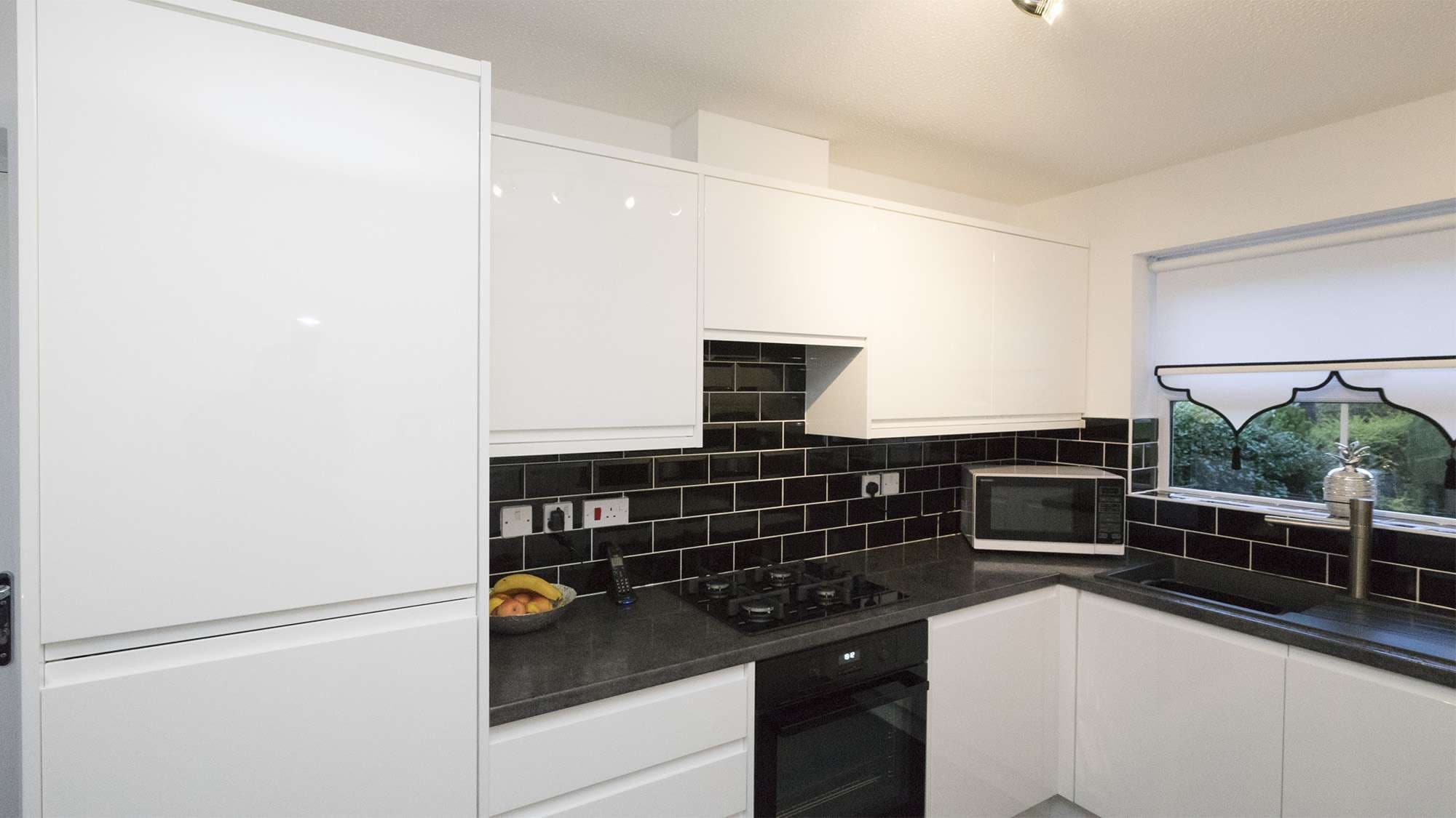 White Handle-less Kitchen, Liverpool - photo 2