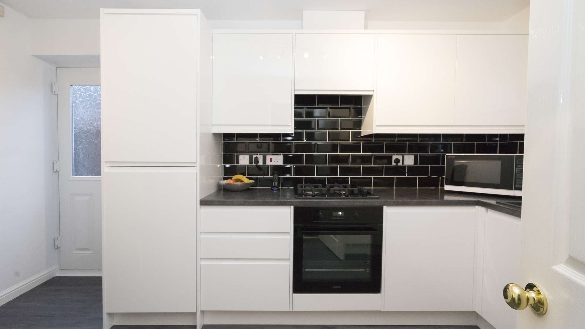 White Handle-less Kitchen, Liverpool - photo 3