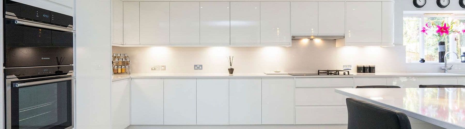 Handle-less Kitchen, Aughton - main view